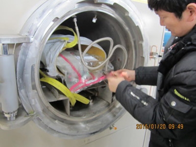 2012年3月11日黑龙江工程学院，与我公司签署压力1.2Mpa，温度320℃复材热压罐1台。